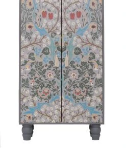 RNT By Really Nice Things Buffet Armoire En Pin Massif Imprimé Floral Sur Fond Bleu.