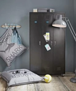 Maisons Du Monde Dressing à Roulettes 3 Portes En Métal Noir -Boutique Belamp dressing a roulettes 3 portes en metal noir 1000 8 1 159655 8